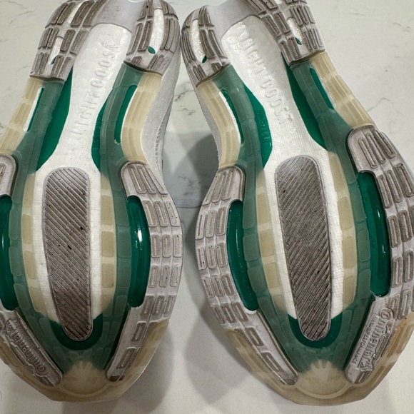 Adidas Ultraboost Light - Size 7 - white w/green - Picture 4 of 5